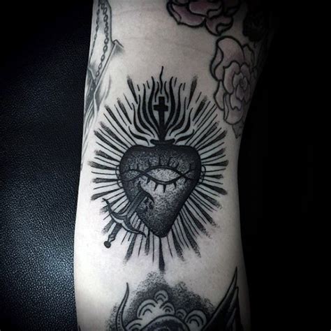 corazon tatuaje pequeño|corazon sagrado tattoo.